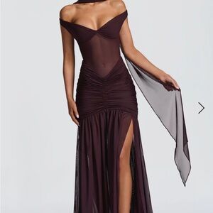 Chic Off-Shoulder Maxi Dress in Deep Burgundy